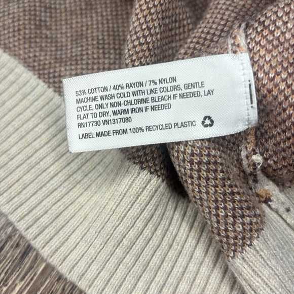 Woman’s leopard print sweater size small - Picture 4 of 4